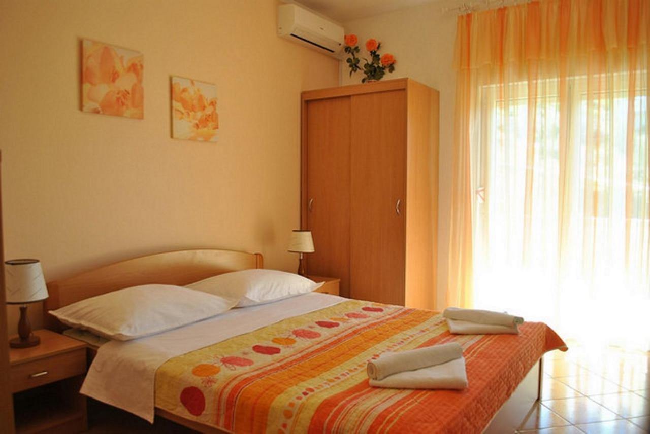 Apartments Tonci And Iris Primošten Esterno foto