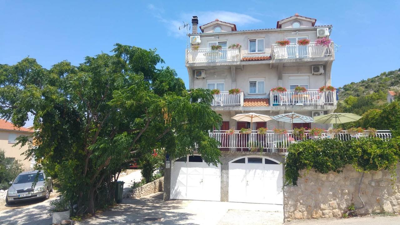 Apartments Tonci And Iris Primošten Esterno foto